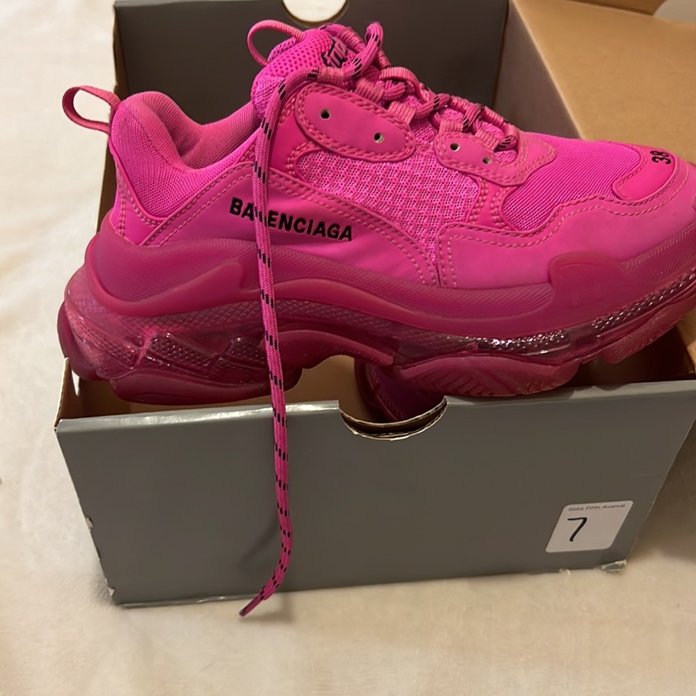 Triple s - Picture 2 of 4